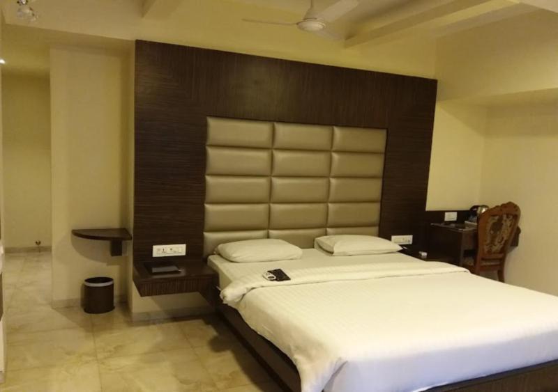 Hotel 24 Seven Nashik Exterior photo