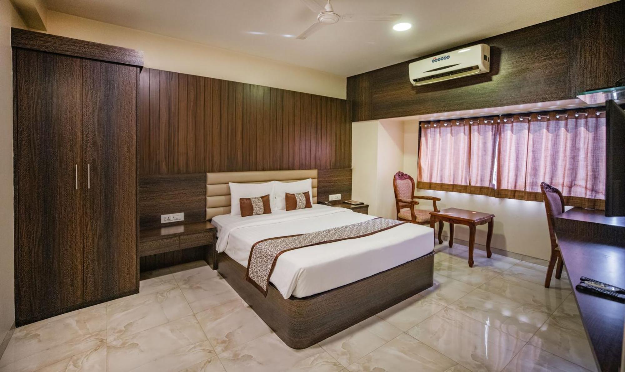 Hotel 24 Seven Nashik Exterior photo