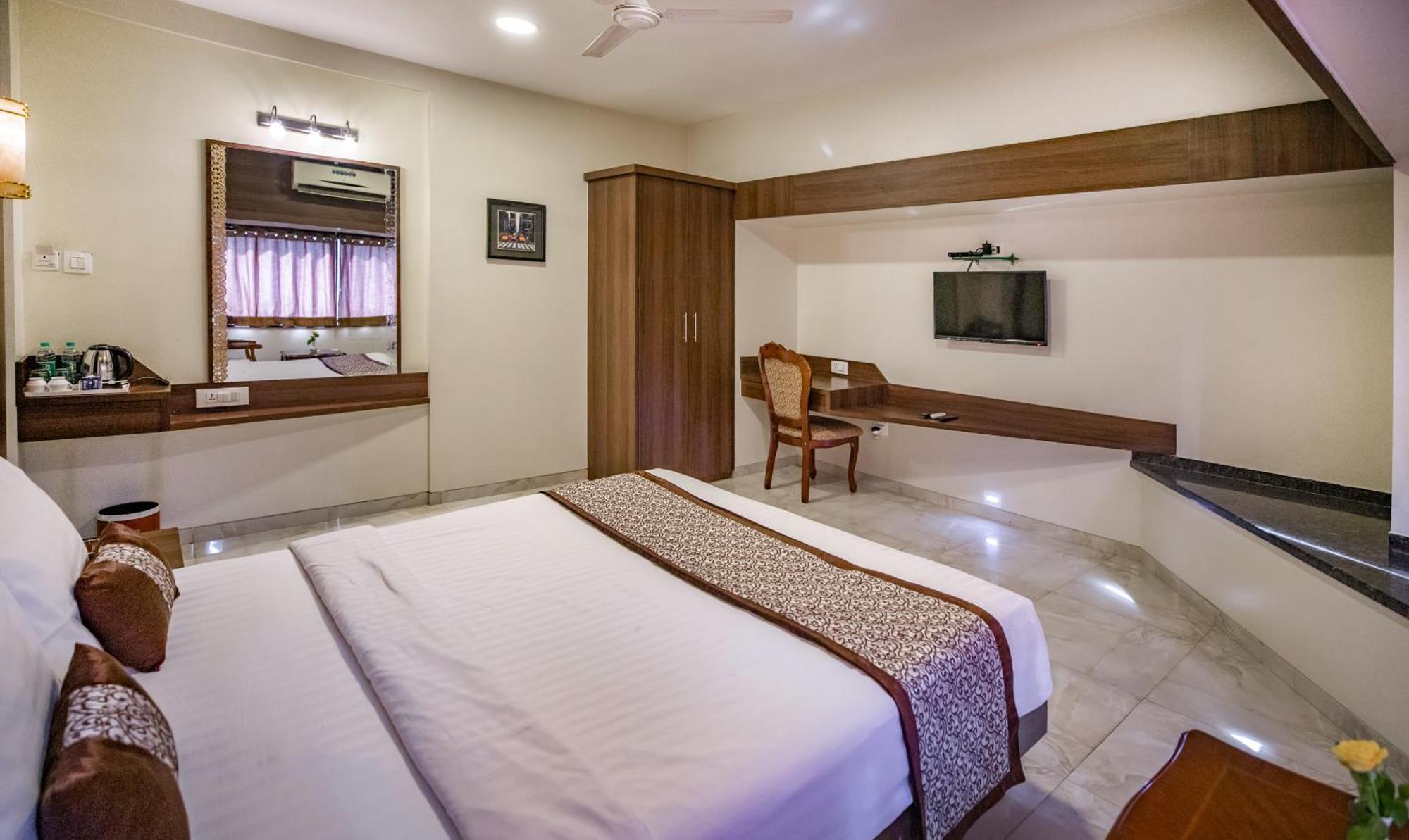 Hotel 24 Seven Nashik Exterior photo