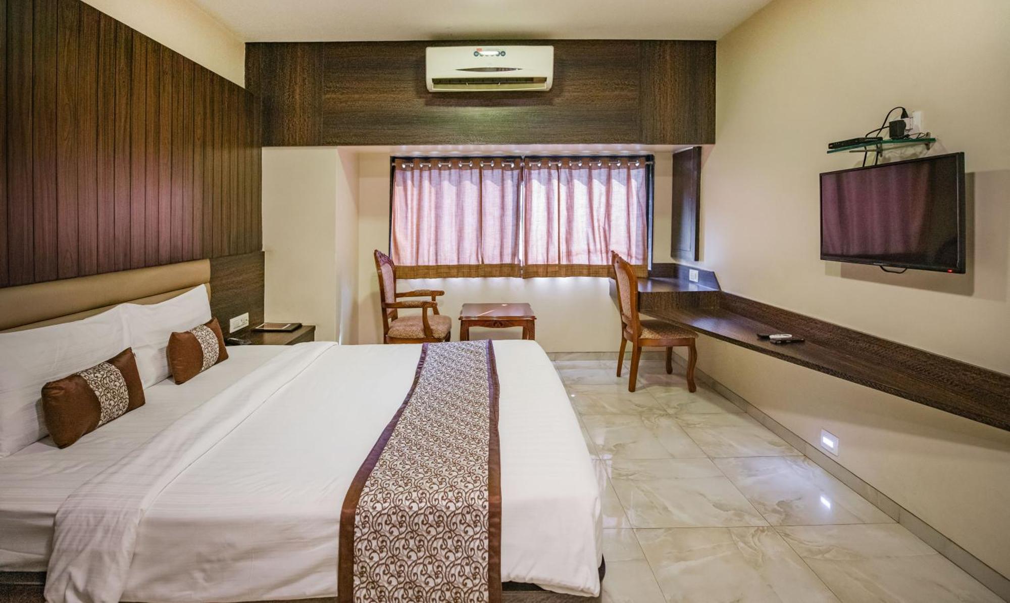 Hotel 24 Seven Nashik Exterior photo
