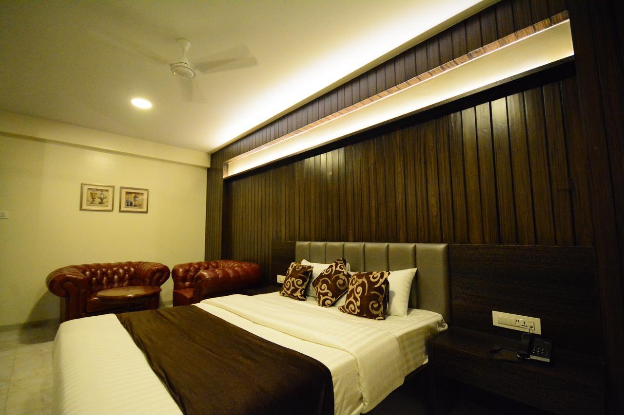 Hotel 24 Seven Nashik Exterior photo