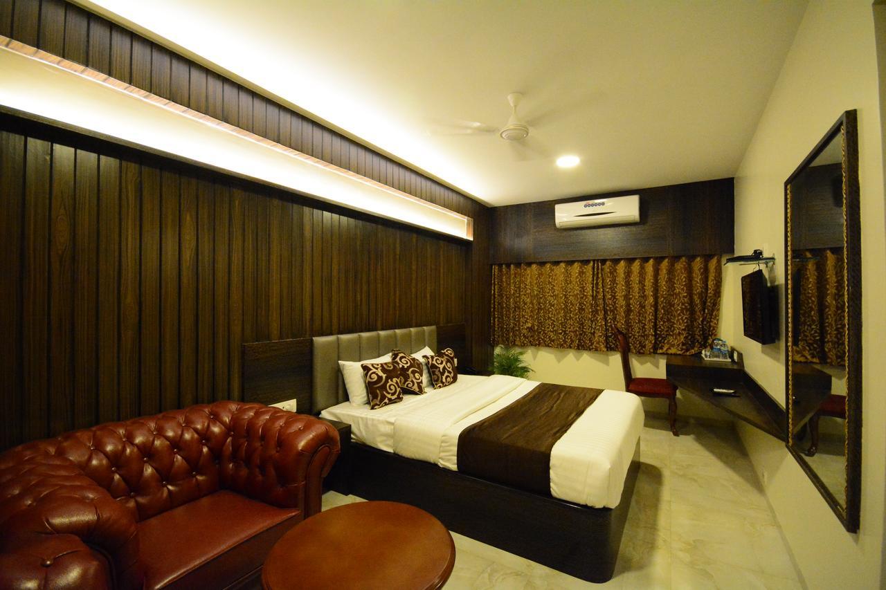 Hotel 24 Seven Nashik Exterior photo